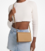 Bandolera Michael Kors jet set mediana camel
